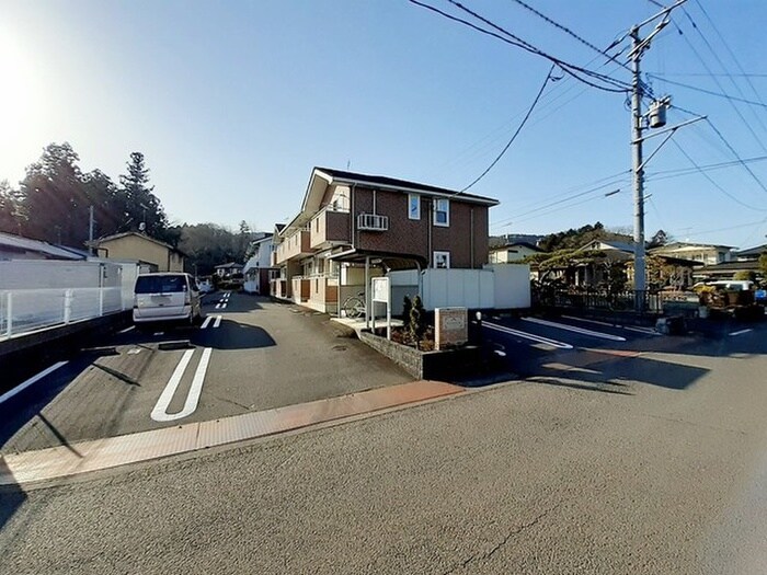 物件外観写真3　(駐車場)