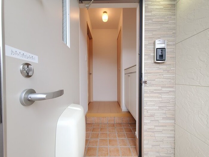 物件内観写真11　(玄関)