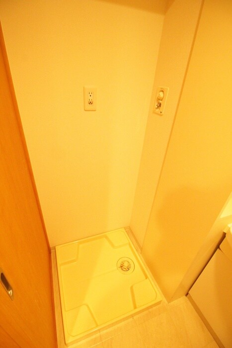 物件内観写真12　(洗濯機置場)