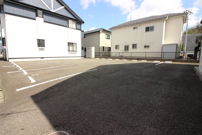 物件外観写真2　(駐車場)