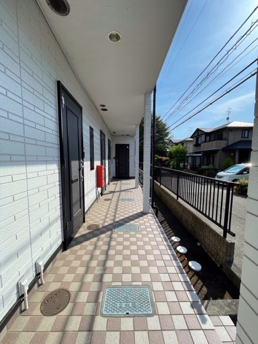 物件外観写真4　(エントランス部分)