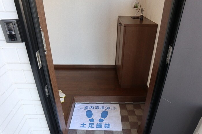物件内観写真12　(玄関)