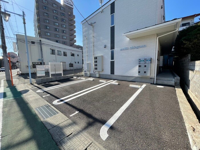 物件外観写真2　(駐車場)