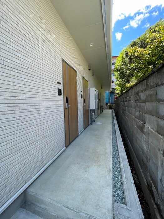 物件外観写真6　(エントランス部分)