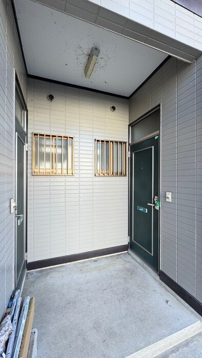 物件外観写真4　(エントランス部分)