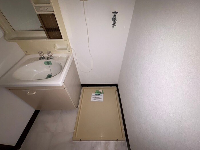 物件内観写真16　(洗濯機置場)