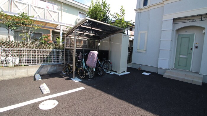 物件外観写真4　(駐輪場)
