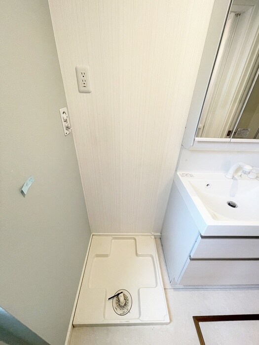 物件内観写真12　(洗濯機置場)