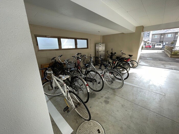 物件外観写真6　(駐輪場)