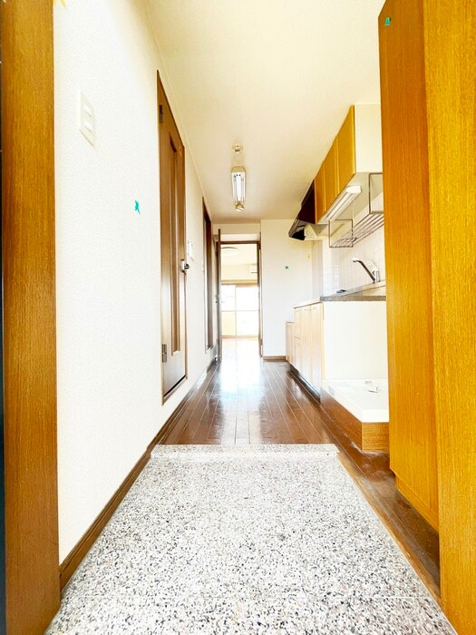 物件内観写真16　(玄関)