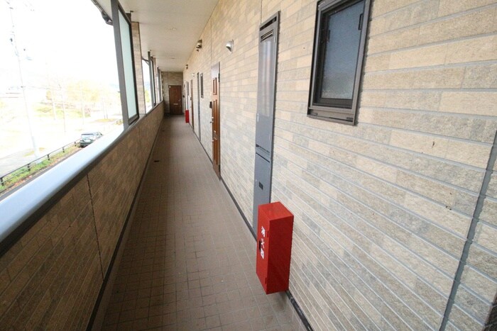 物件外観写真6　(エントランス部分)