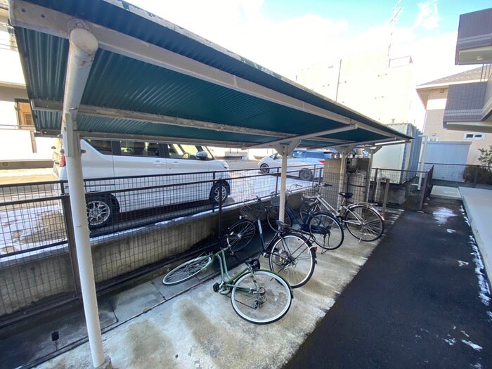 物件外観写真3　(駐輪場)