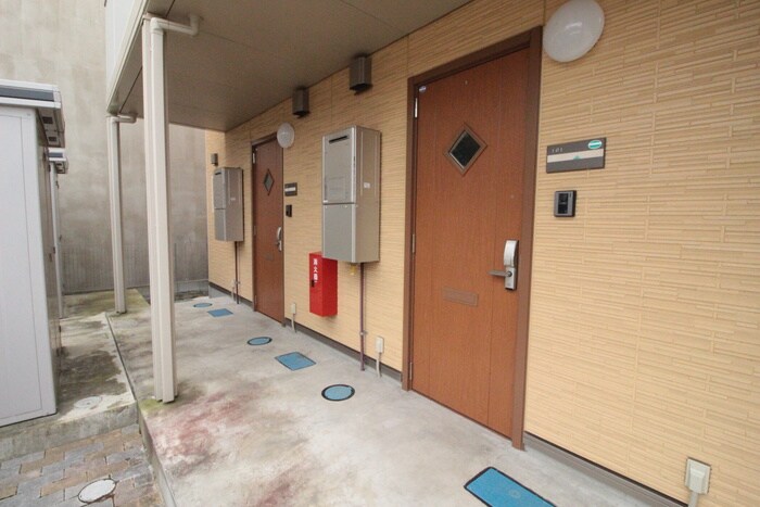 物件外観写真5　(エントランス部分)