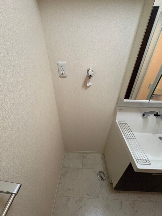 物件内観写真13　(洗濯機置場)