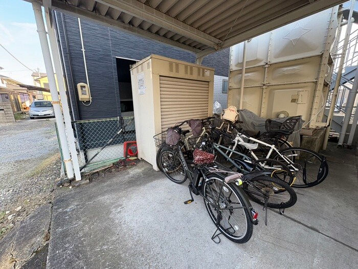 物件外観写真4　(駐輪場)