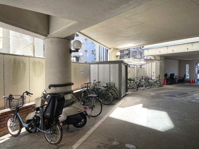 物件外観写真5　(駐輪場)