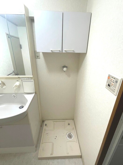 物件内観写真17　(洗濯機置場)