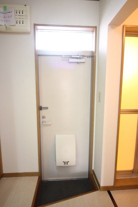 物件内観写真13　(玄関)