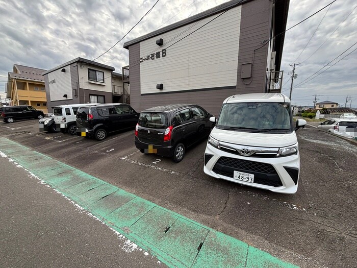 物件外観写真3　(駐車場)