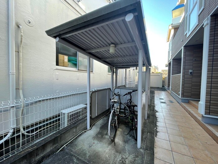 物件外観写真3　(駐輪場)