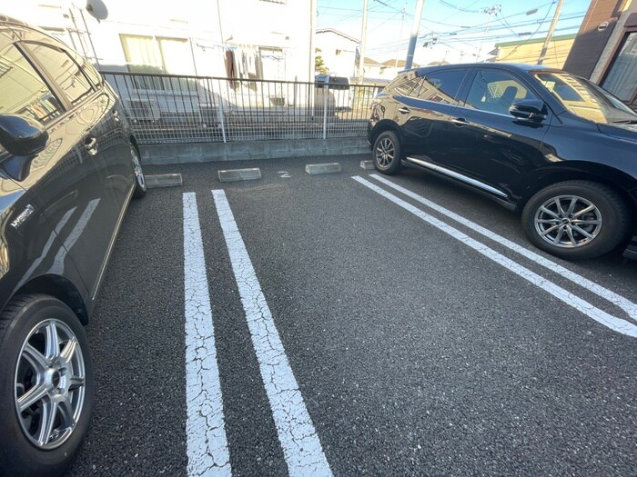 物件外観写真4　(駐車場)