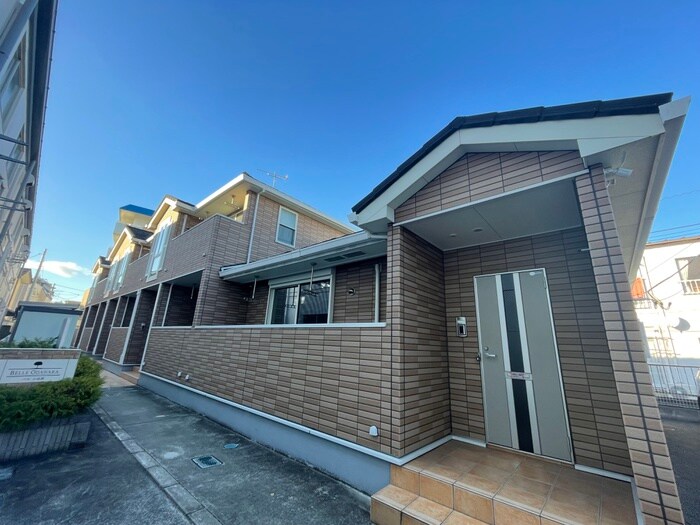 物件外観写真6　(エントランス部分)