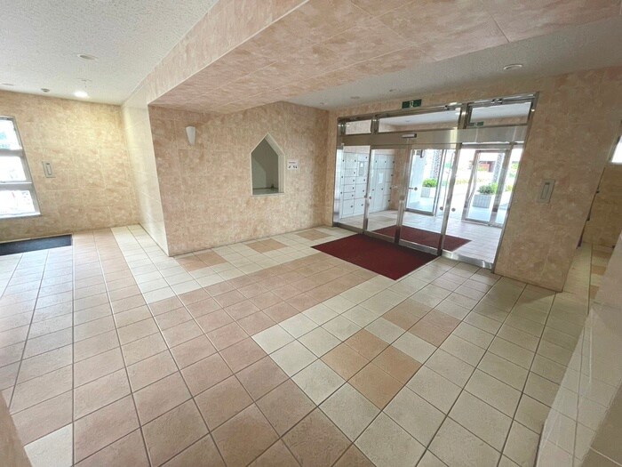 物件外観写真2　(エントランス部分)