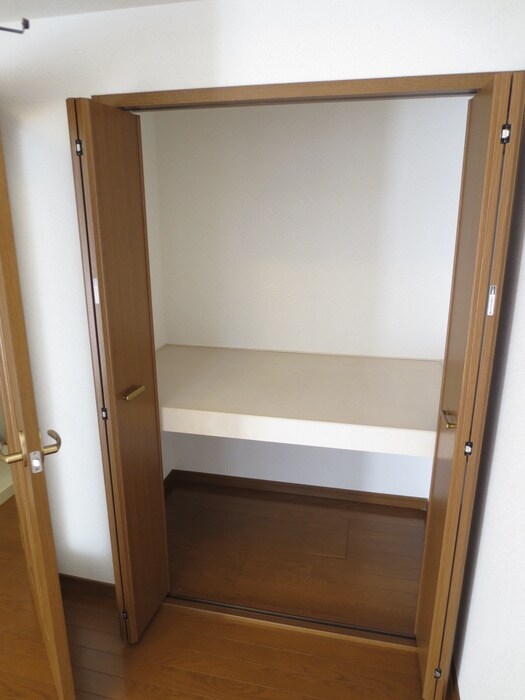 物件内観写真12　(収納)