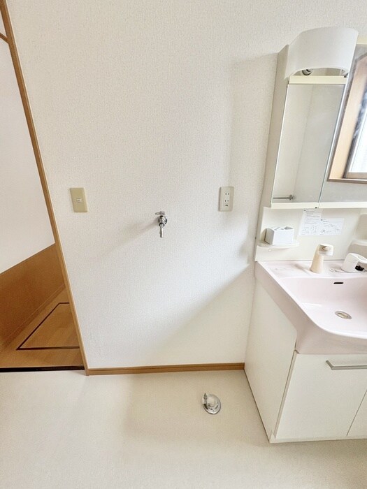 物件内観写真13　(洗濯機置場)