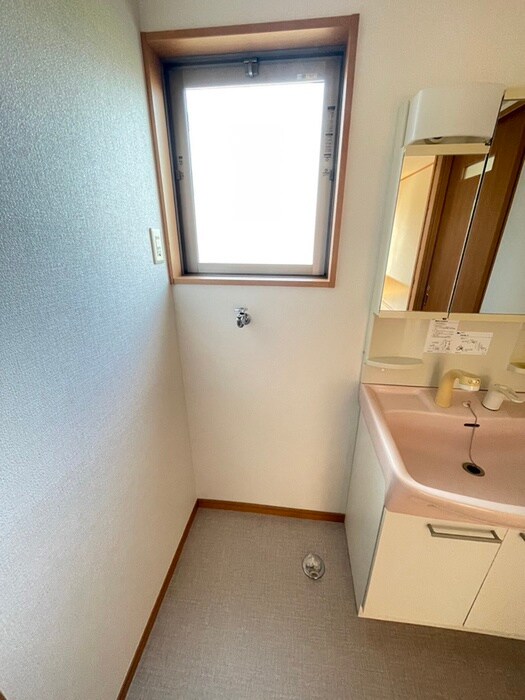 物件内観写真12　(洗濯機置場)