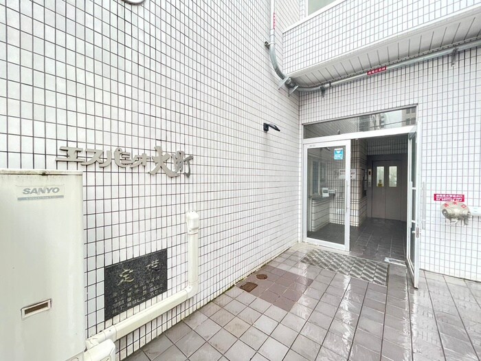 物件外観写真2　(エントランス部分)