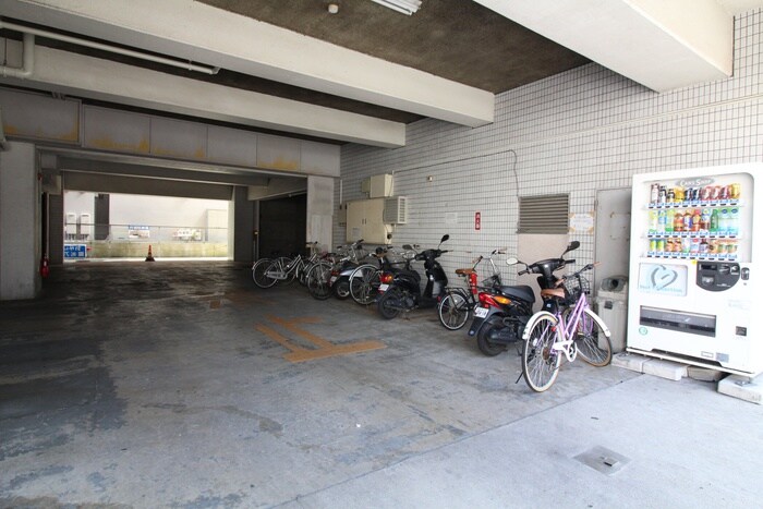 物件外観写真4　(駐輪場)