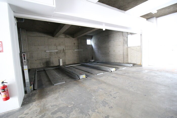 物件外観写真6　(駐車場)