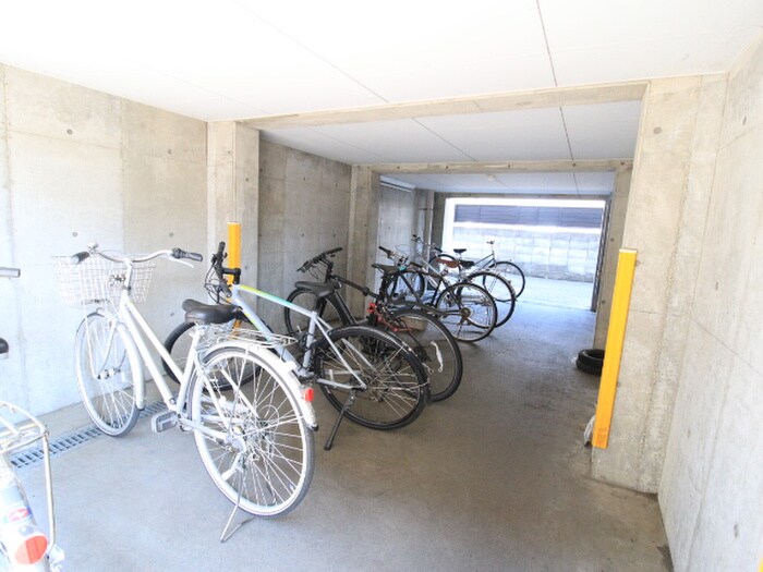 物件外観写真3　(駐輪場)