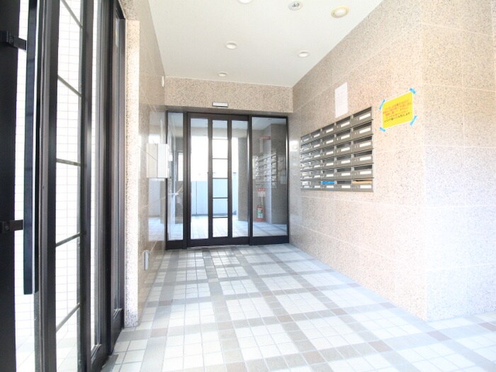 物件外観写真4　(エントランス部分)