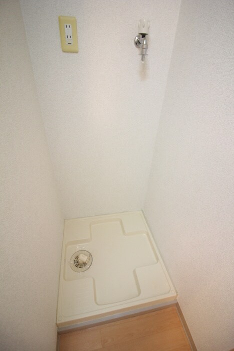 物件内観写真18　(洗濯機置場)