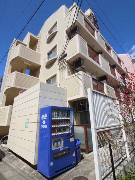 物件外観写真6　(エントランス部分)