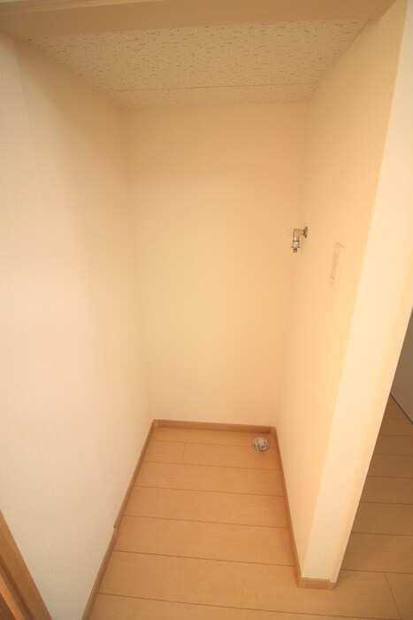 物件内観写真13　(洗濯機置場)