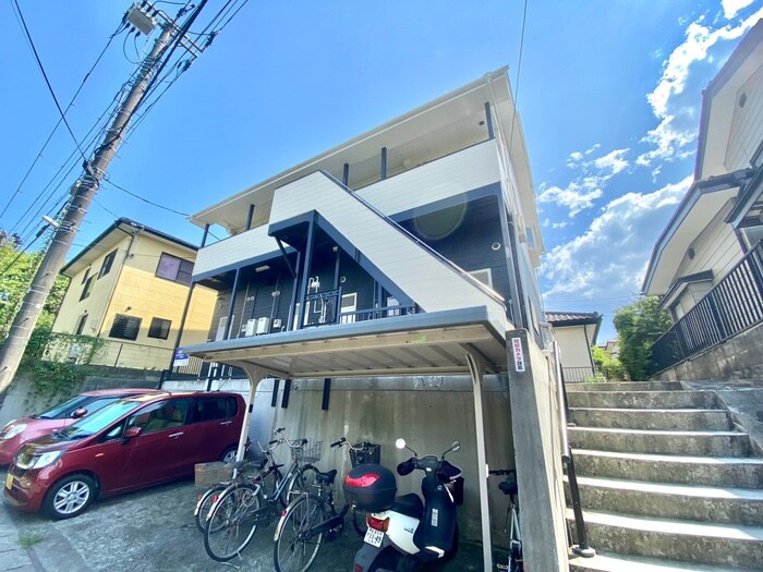 物件外観写真2　(エントランス部分)