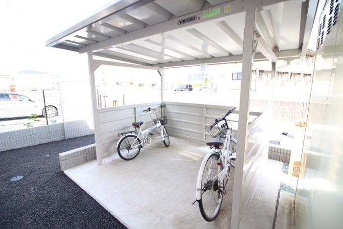物件外観写真3　(駐輪場)