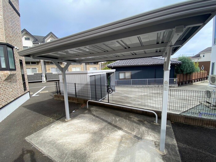 物件外観写真4　(駐輪場)