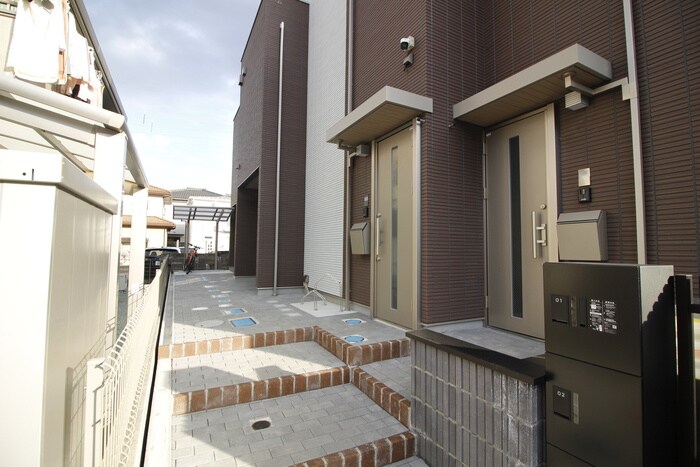 物件外観写真5　(エントランス部分)