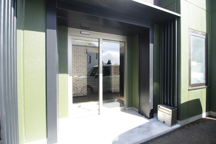 物件外観写真4　(エントランス部分)