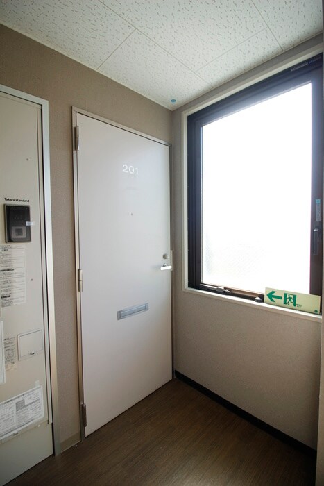 物件内観写真17　(玄関)