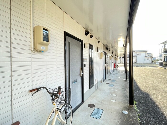 物件外観写真5　(エントランス部分)