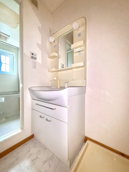 物件内観写真11　(洗面)