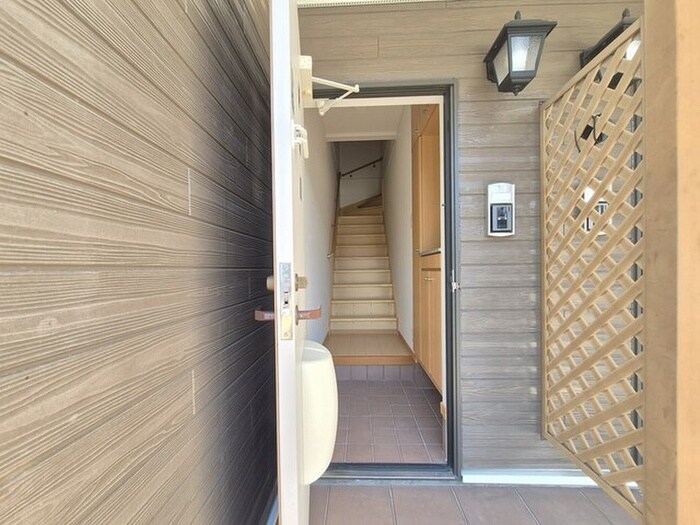 物件内観写真11　(玄関)