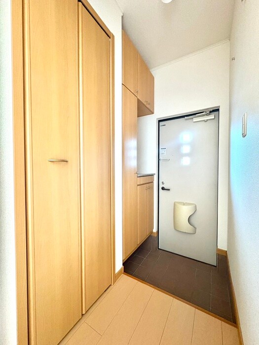 物件内観写真15　(玄関)