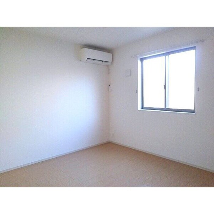 物件内観写真2　(居室)