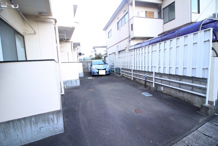 物件外観写真3　(駐車場)